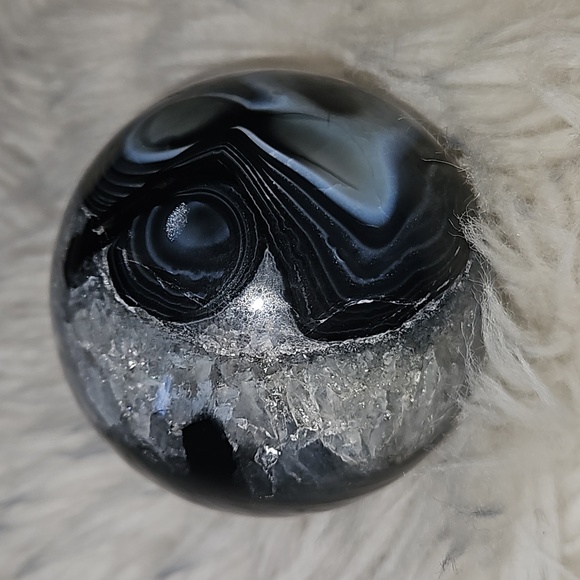 2.8 inch silk agate sphere - Picture 4 of 4